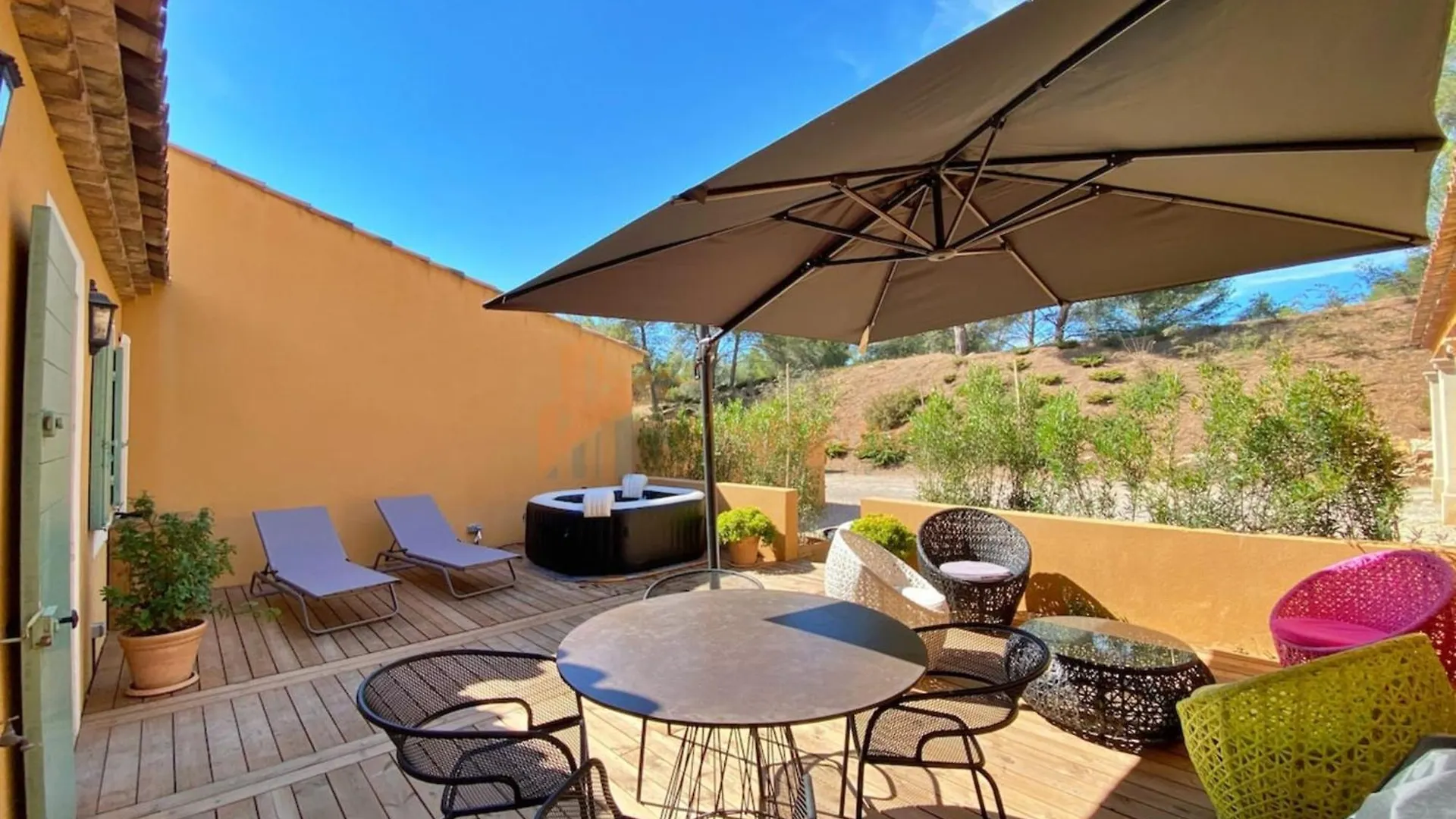 Apartment The Loft With Spa And Private Terrace Ventabren
